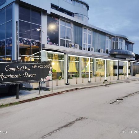 וארנה Apartments Devora 1 & Bar & Restaurant מראה חיצוני תמונה