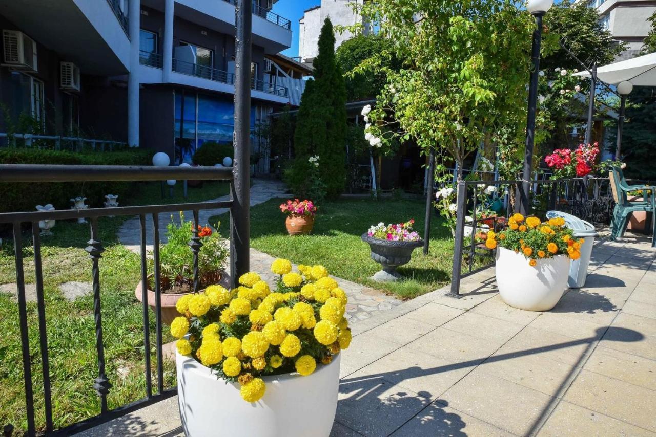 וארנה Apartments Devora 1 & Bar & Restaurant מראה חיצוני תמונה