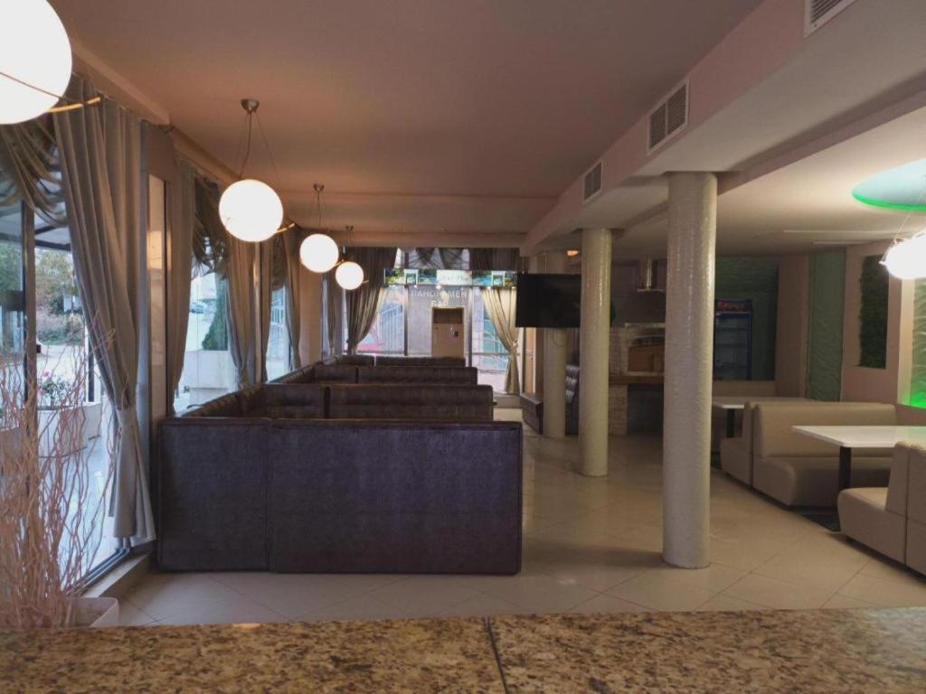 וארנה Apartments Devora 1 & Bar & Restaurant מראה חיצוני תמונה