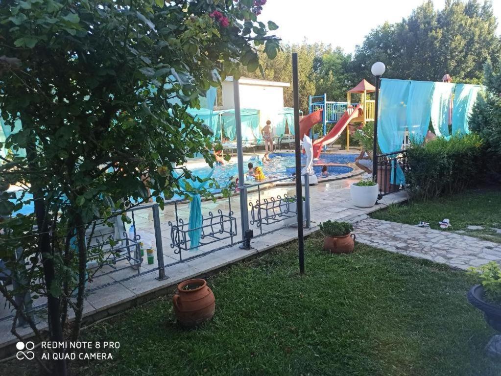 וארנה Apartments Devora 1 & Bar & Restaurant מראה חיצוני תמונה